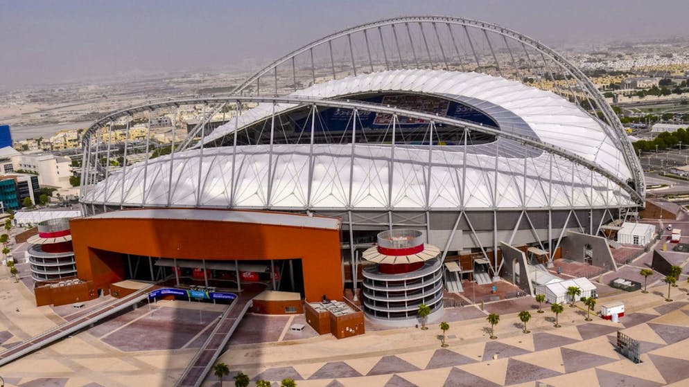 Khalifa International in Al Rayyan heisst dieser aus dem Jahr 1976 renovierte Bau. 2019 fand hier schon die Leichtathletik-WM statt, 2022 wird unter anderem das Spiel um Platz 3 hier ausgetragen. 