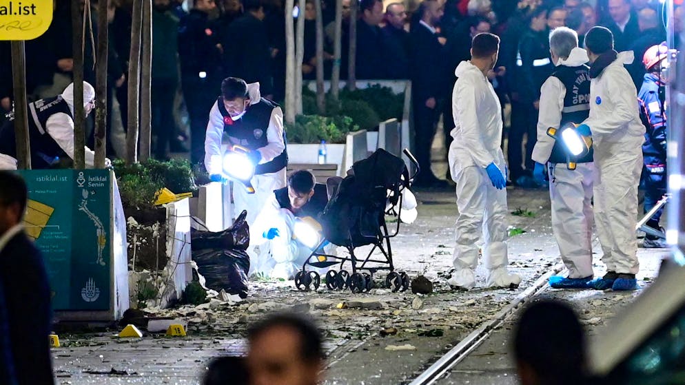 TOPSHOT - Members of a forensic team work after a strong explosion of unknown origin shook the busy shopping street of Istiklal in Istanbul, on November 13, 2022. - Turkish President condemned the 
