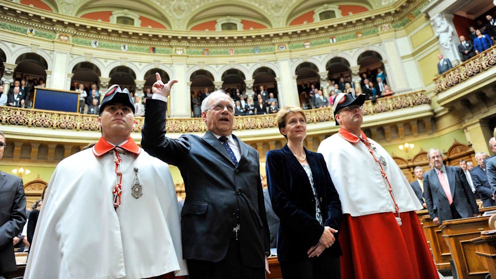 Besondere Bundesrats-Momente. Schwören die echt auf Gott? Wieso flog Blocher? Wer war die Erste?