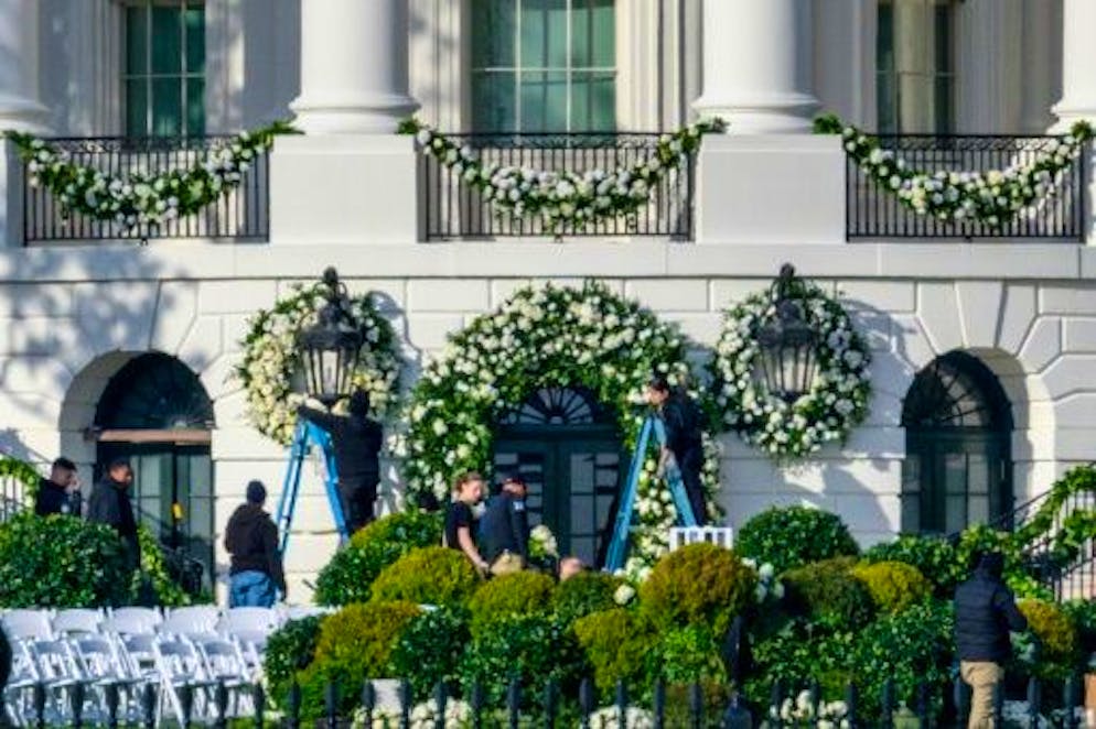 Biden marries his granddaughter at the White House and behind closed doors - Gallery.  The decorated White House on the eve of the wedding of Joe Biden's granddaughter, Naomi Biden, on November 19, 2022.
