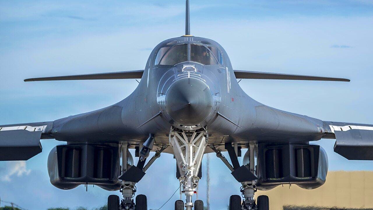 Exercice Aérien. Un Bombardier Américain Redéployé Dans La Péninsule ...