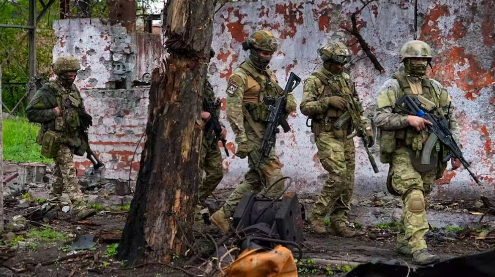 Durante la guerra in Ucraina, i soldati russi avrebbero torturato i prigionieri in diversi luoghi dell'Ucraina, tra cui Mariupol, come illustrato qui.