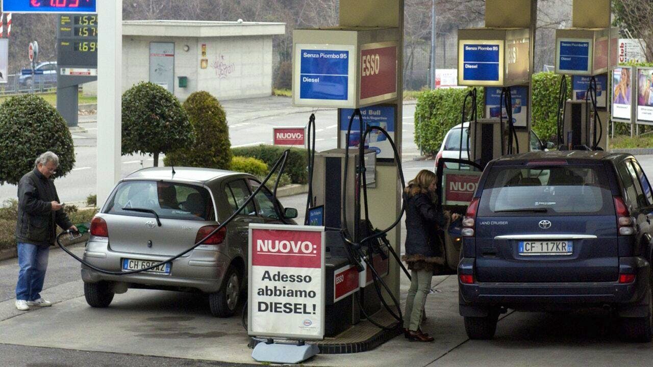 Dal 1° Dicembre: Italia: Lo Sconto Sui Carburanti Scende Da 30,5 A 18,3 ...