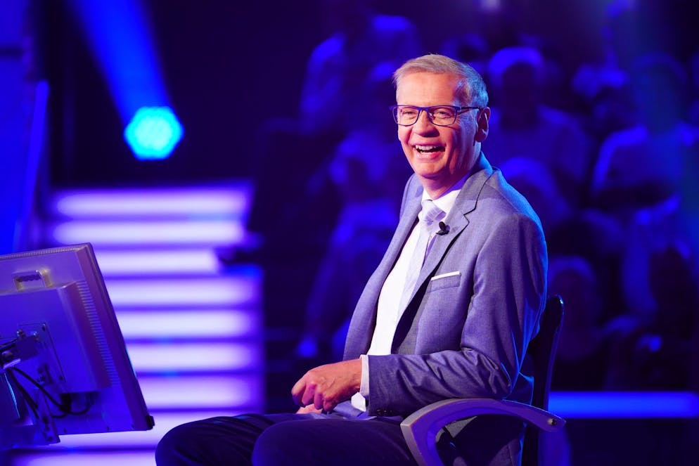 Seit über 20 Jahren hostet Günther Jauch «Wer wird Millionär». Seine Auftritte sieht er mit kritischen Augen. 
