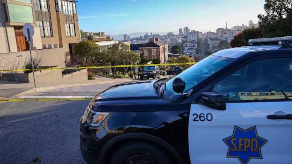 Nell'immagine simbolica d'archivio un'auto della polizia di San Francisco.