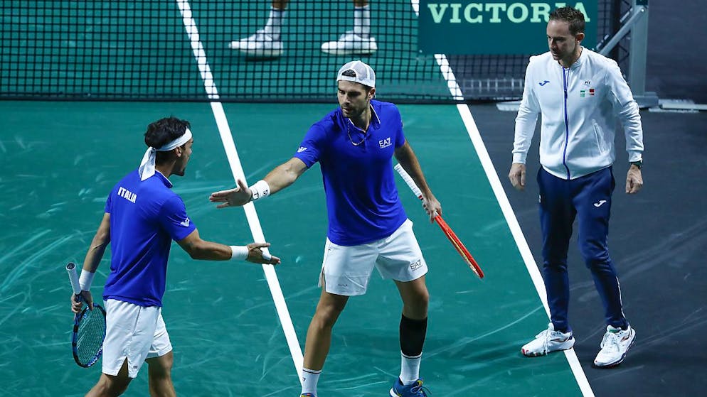 Simone Bolelli (rechts) und Fabio Fognini klatschen sich ab