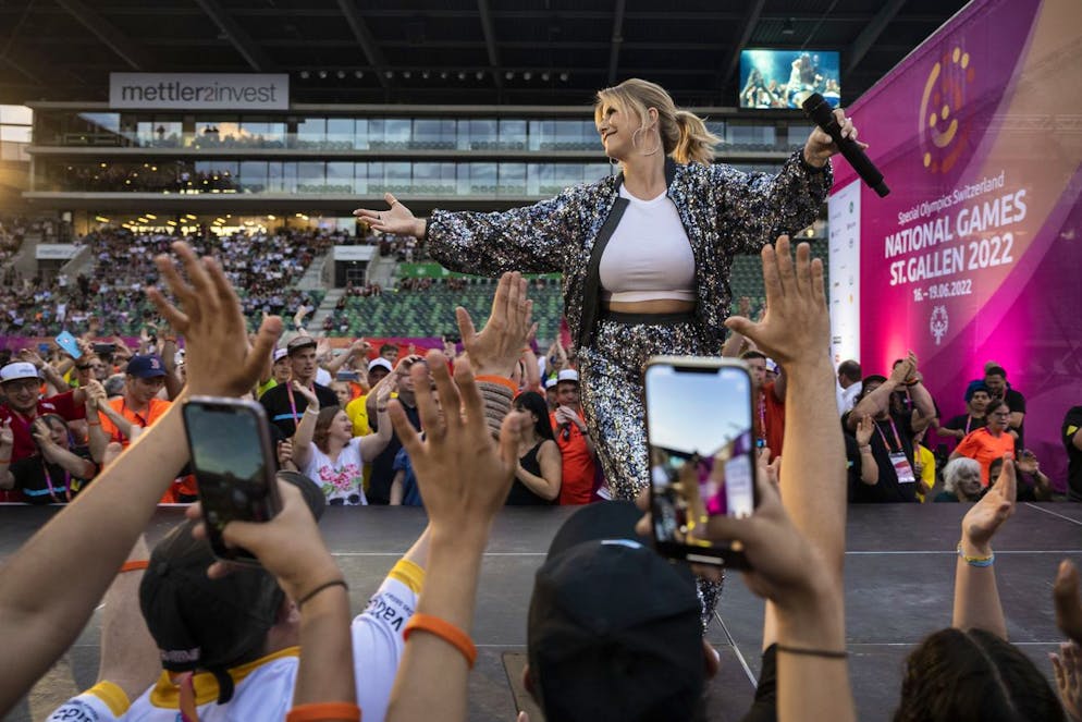 Beatrice Egli enttäuscht Schweizer Fans mit Tourdaten. Eigentlich erntet Beatrice Egli, hier bei einem Pressetermin im August 2021, mit ihren Auftritten vor allem Beifall.