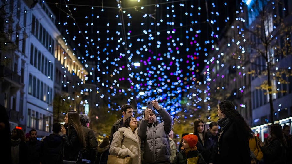 Weihnachtsbeleuchtung ja oder nein?. Dieser Advent wird so oder so düster