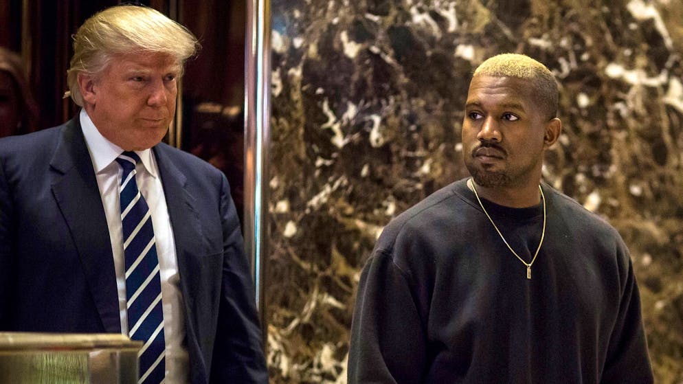 Kanye West besuchte 2016 den frisch gewählten Donald Trump in seinem Trump Tower in Manhattan. (Archivbild)