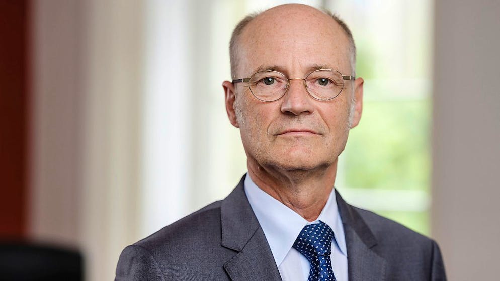 Bundesanwalt Stefan Blättler will mit härteren Bandagen gegen die Mafia kämpfen. "Wir müssen jetzt vorwärts machen", sagte er im Interview mit der "Schweiz am Wochenende". (Archivbild)