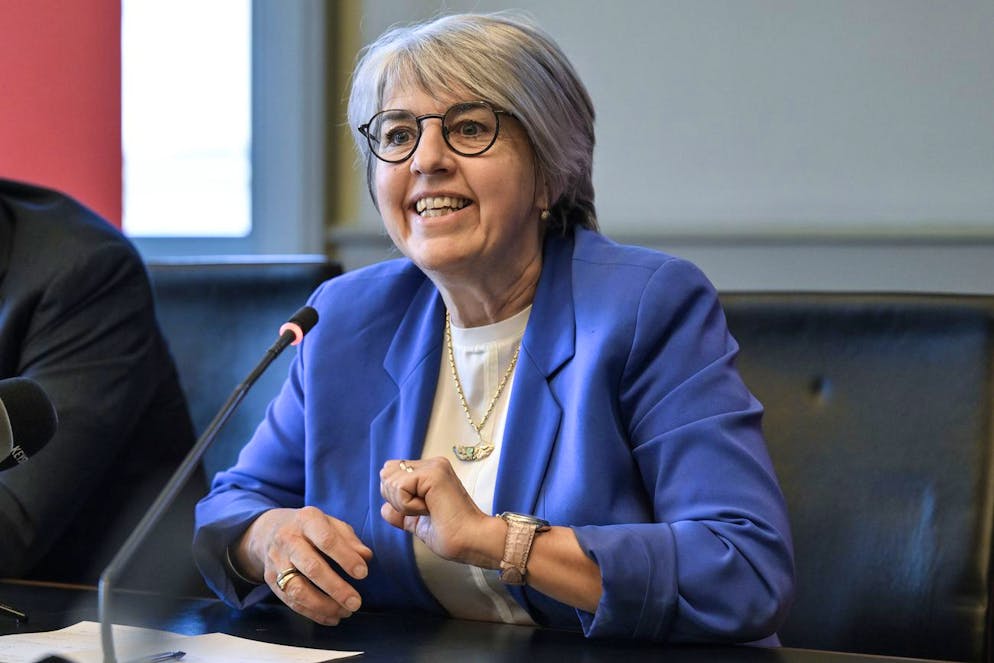 La Jurassienne de bientôt 59 ans, à l'aise avec son profil plus rural que citadin, se présente comme une femme de terrain et de dossiers pour défendre les valeurs qui lui sont chères.