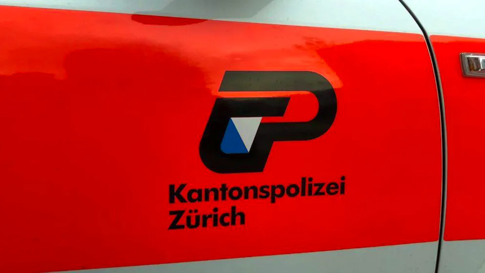 Polizei warnt. Schwerer Crash auf A3 bei Zürich – Autobahn gesperrt