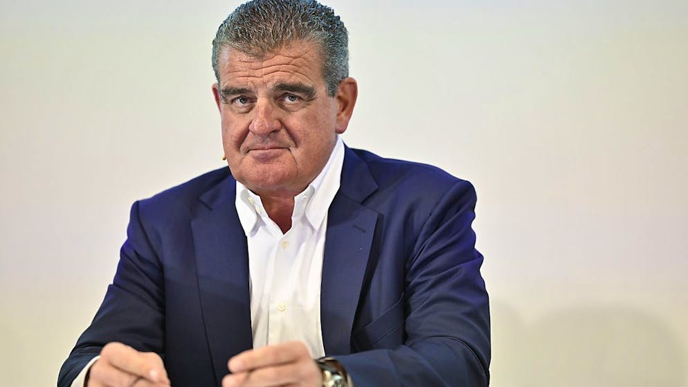 Für Stadler-Rail-Chef Peter Spuhler sind neue Probleme für die Exportwirtschaft eine Frage der Zeit. In der Maschinen-, Elektro- und Metall-Industrie sei der Auftragseingang im 3. Quartal um 21 Prozent eingebrochen. "Es schlägt also bereits wieder durch", sagte er. (Archivbild)
