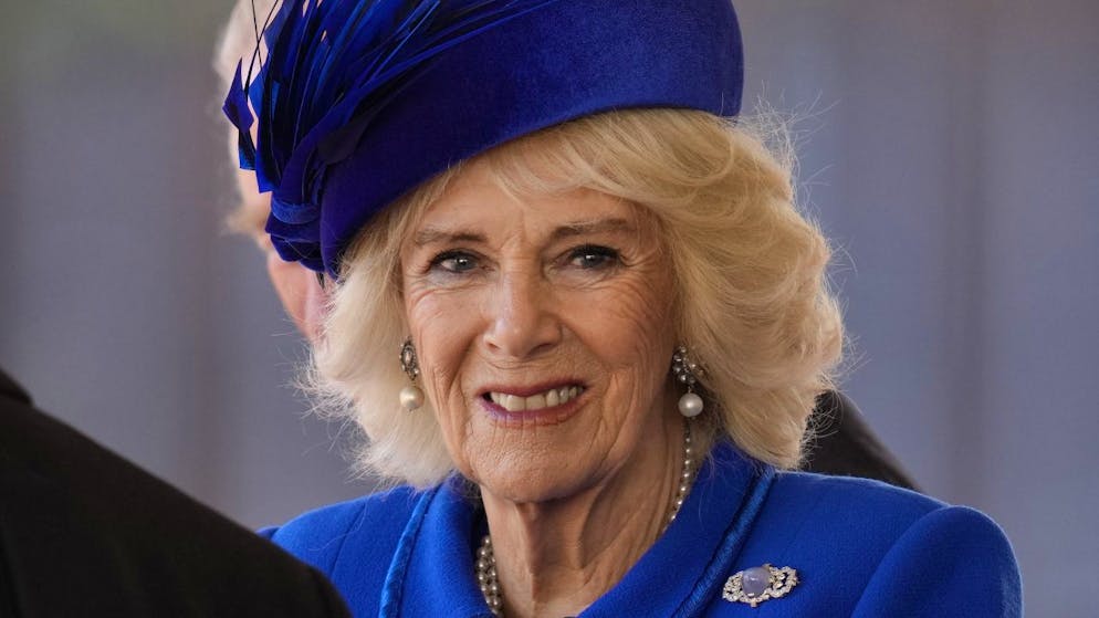 La regina consorte Camilla si separa dalle dame di Corte. (immagine d'archivio)