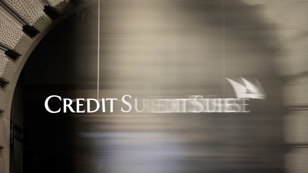 Logo der Credit Suisse am Hauptsitz am Paradeplatz in Zürich.