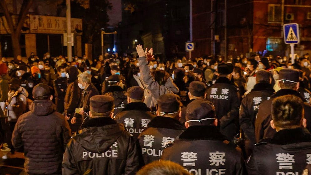 Dimanche, une foule de manifestants, répondant à des appels sur les réseaux sociaux, a exprimé sa colère notamment à Pékin, Shanghai et Wuhan