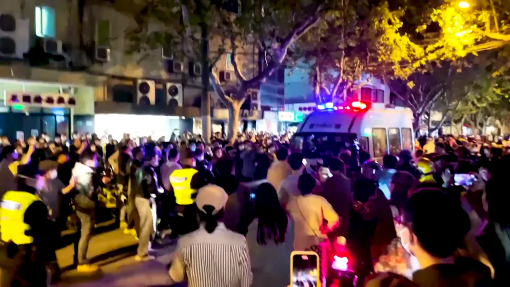 Festnahmen in China. Protest-Welle gegen Corona-Massnahmen rollt weiter