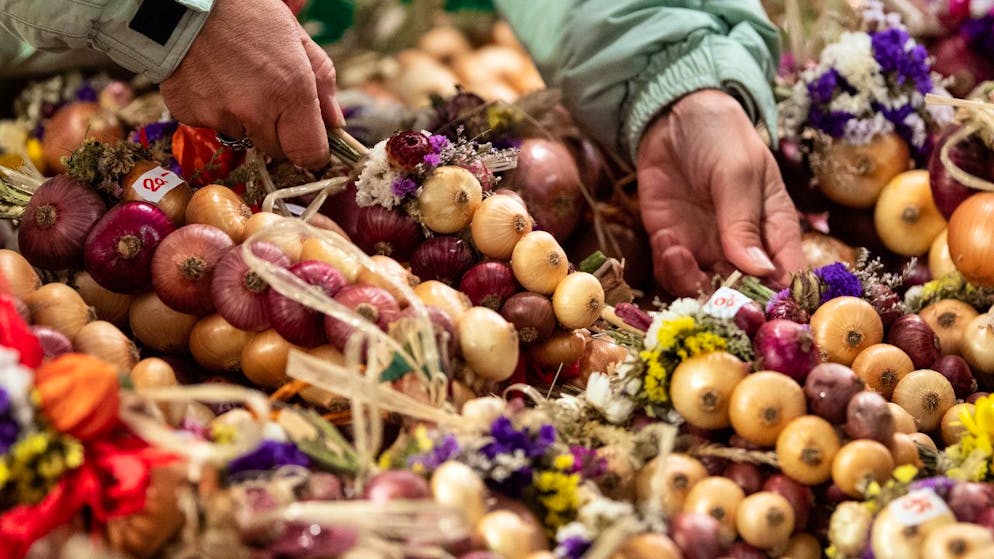 Berne. Des milliers de personnes affluent pour le «Zibelemärit»