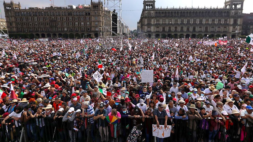 Un porte-parole de la présidence a revendiqué "1,2 million" de manifestants sur "neuf kilomètres".