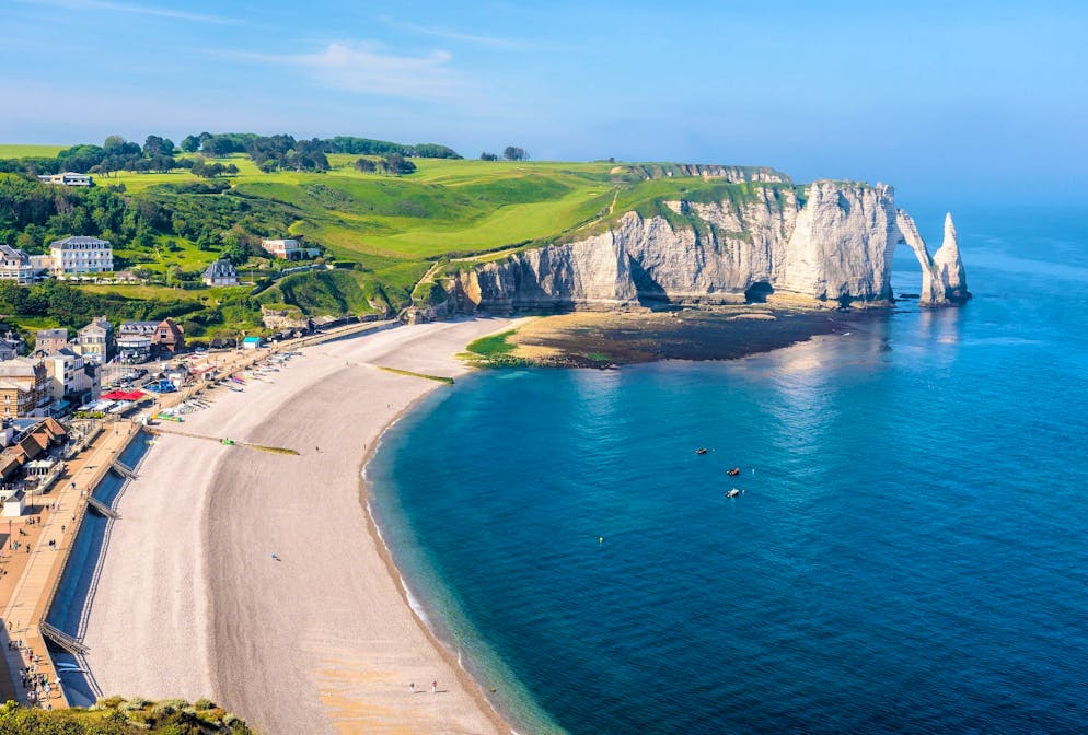 Le guide américain Fodor's inscrit Etretat sur sa "no list" pour préserver la destination touristique normande.