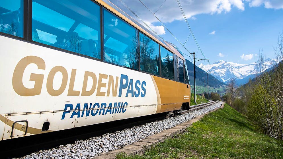 Mit dem Fahrplanwechsel von Mitte Dezember fährt der Golden-Pass-Zug von Montreux direkt nach Interlaken. Möglich macht diese eine Umspuranlage in Zweisimmen. (Archivbild)