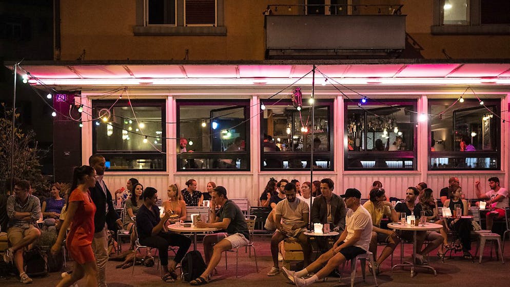 Auch im Sommer 2023 soll es in der Stadt Zürich an sechs Wochenenden wieder "mediterrane Nächte" mit verlängerten Öffnugnszeiten für die Gastronomie geben. (Archivbild)