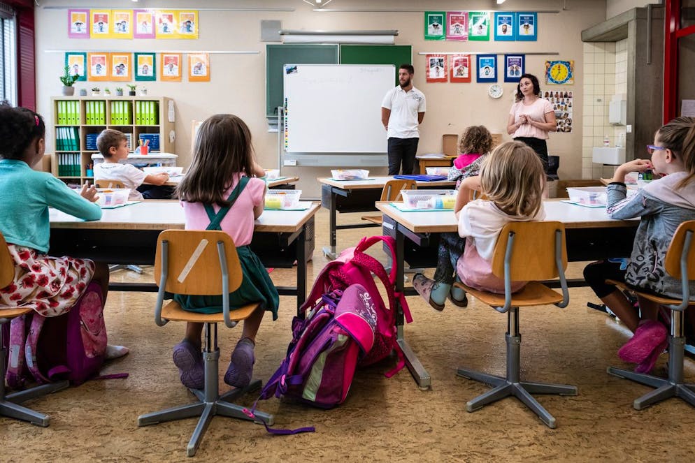 In der Südwestschweiz gibt es bei den Lehrfachkräften ein Überangebot, in der Ostschweiz, im Grossraum Zürich und in der Zentralschweiz dagegen sind Lehrerinnen und Lehrer gesucht.