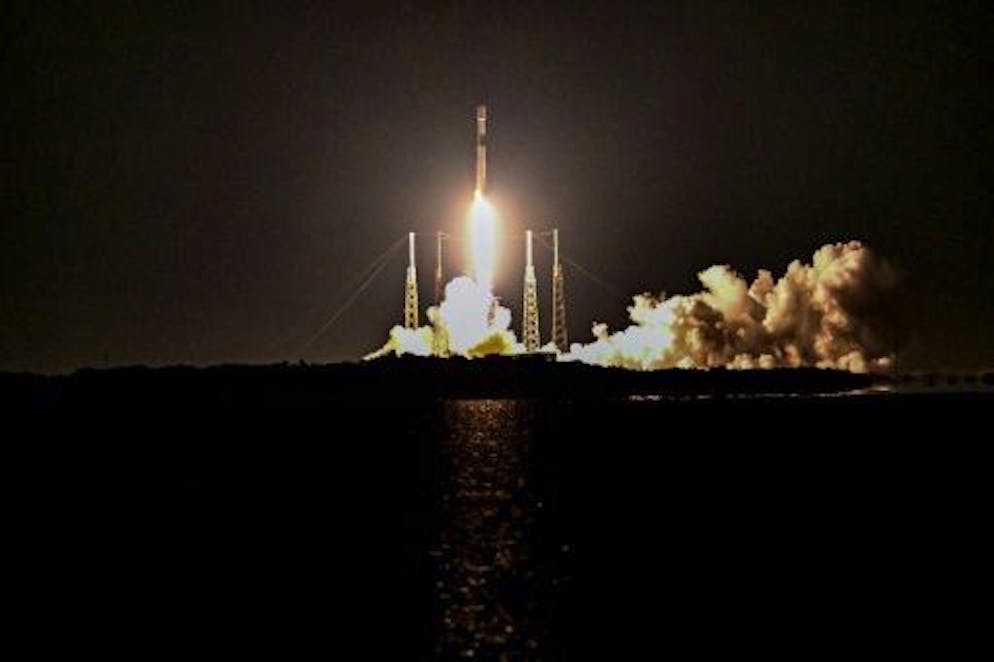 A private Japanese lander takes off for the Moon on Wednesday - Gallery.  A SpaceX Falcon 9 rocket lifts off from Kennedy Space Center on September 4, 2022 in Cape Canaveral, Florida.