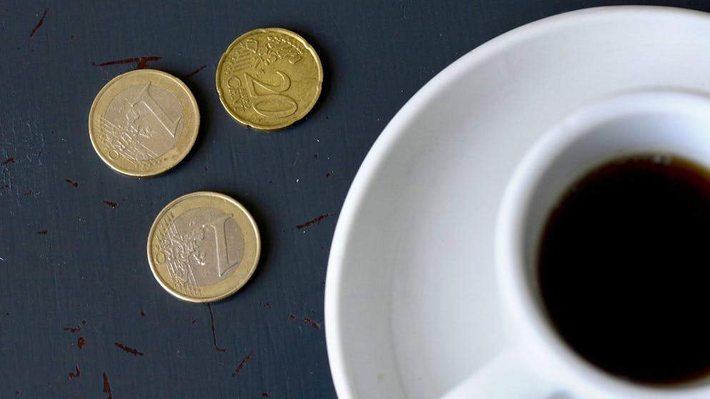 Big differences between countries. Beware of these tipping traps on your vacation