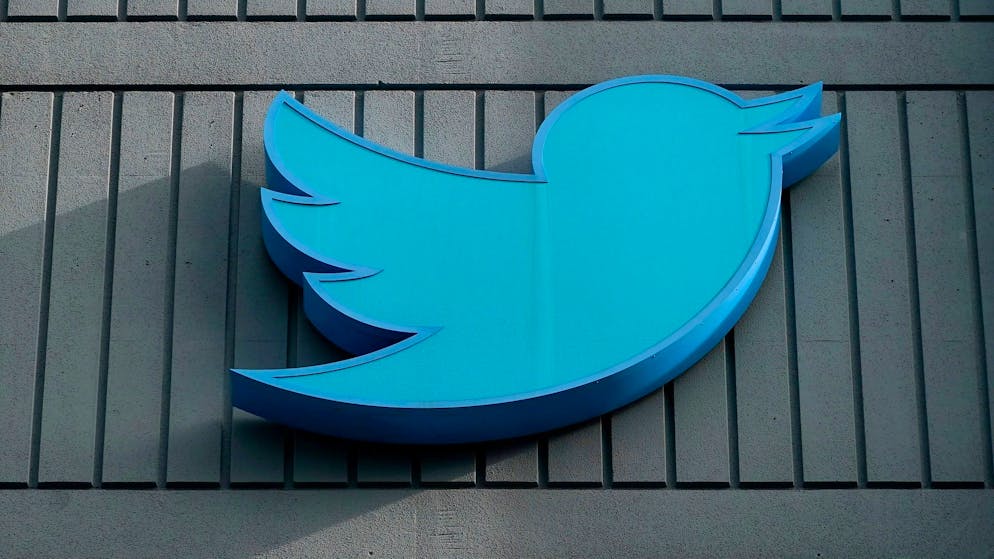Das Logo des sozialen Netzwerks Twitter ist an einem Gebäude der Firmenzentrale in San Francisco zu sehen.