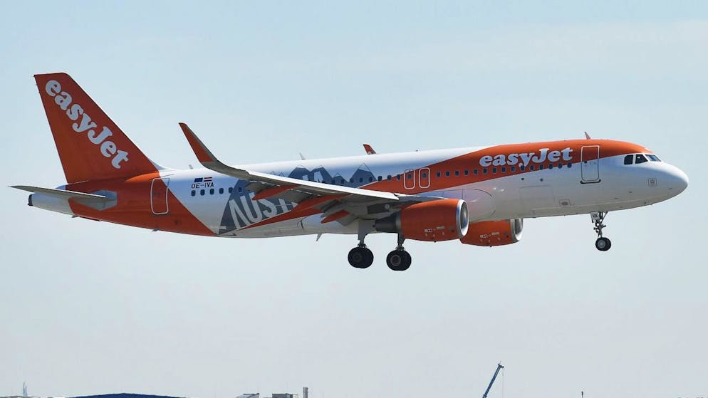 Der britische Billigflieger Easyjet will im kommenden Herbst wieder seine Kapazität von vor der Corona-Pandemie erreichen. Das Unternehmen will zunächst im ersten Halbjahr des laufenden Geschäftsjahres 38 Millionen Sitze anbieten und im zweiten Halbjahr dann 56 Millionen. (Archivbild)