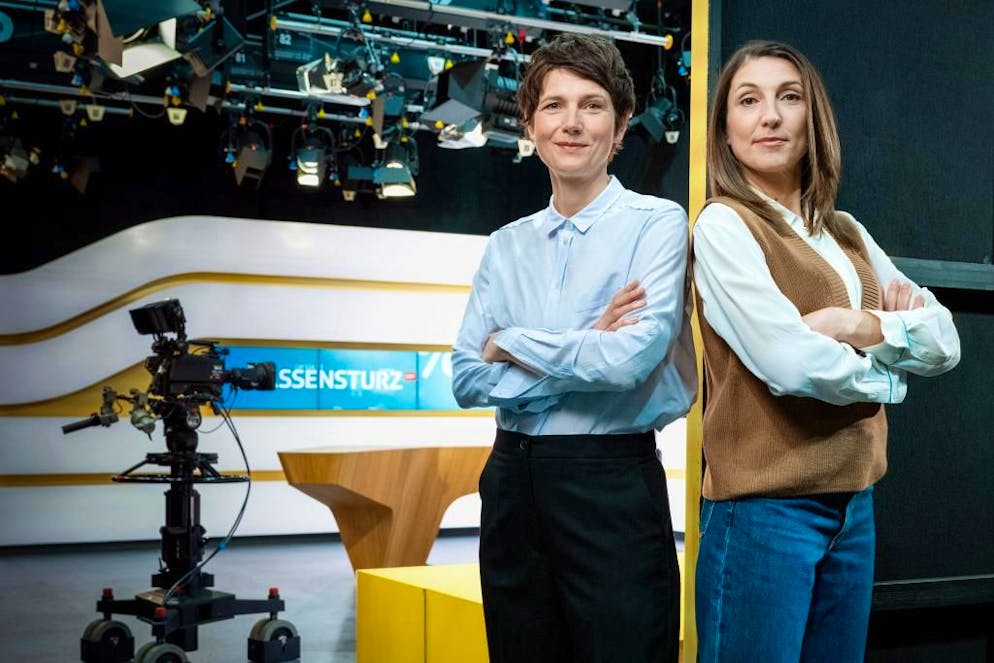 «Auf diesem Bild sehen die zwei wie strenge Lehrerinnen aus, die im Klassenzimmer auf ihre Schüler*innen warten»: Jeroen van Rooijen über Kathrin Winzenried (links) und Bettina Ramseier.