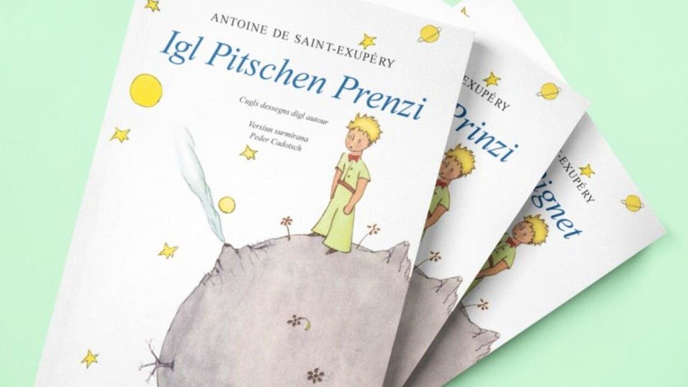 L'opera di Saint-Exupéry "Il piccolo principe" è stata tradotta in sei varianti della lingua romancia grigionese: sursilvan, sutsilvan, surmiran, puter, vallader e rumantsch grischun.