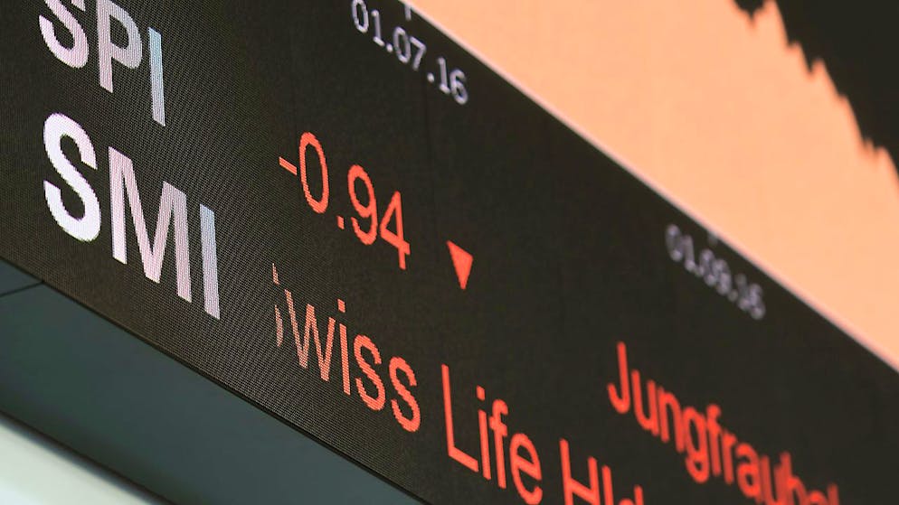 Aktuelle Kurse an einer LED-Wand im Eingangsbereich der Neuen Börse Zürich-West des SIX-Hauptsitzes. (Archivbild vom 2017)