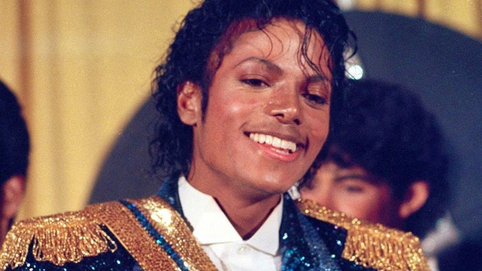 Michael Jackson an der Grammy-Verleihung 1984: Mit seinem Album «Thriller» räumt er damals sieben Trophäen ab. (Archivbild)