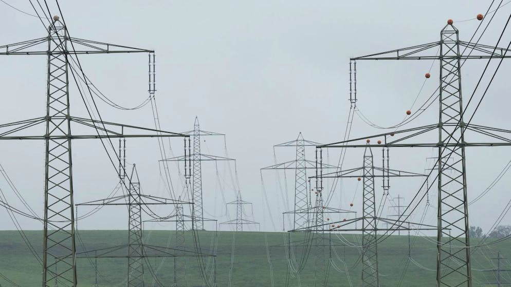 Stromunternehmen können auch 2023 bei Bedarf auf ein Bundesdarlehen zurückgreifen. Der Nationalrat hat das Geld für den Rettungsschirm genehmigt. (Themenbild)