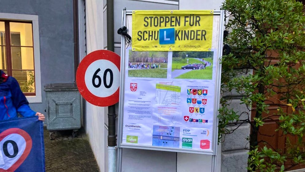 Vor der Landratssitzung forderten mehrere Personen Tempo 60 bei der Querung Wisstürli.