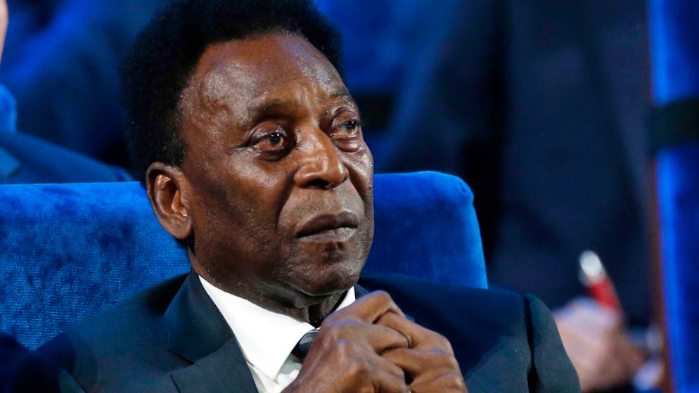 ARCHIV - Ex-Fußballstar Pelé hat in den letzten Jahren immer wieder starke gesundheitliche Probleme. Foto: Alexander Zemlianichenko/AP/dpa