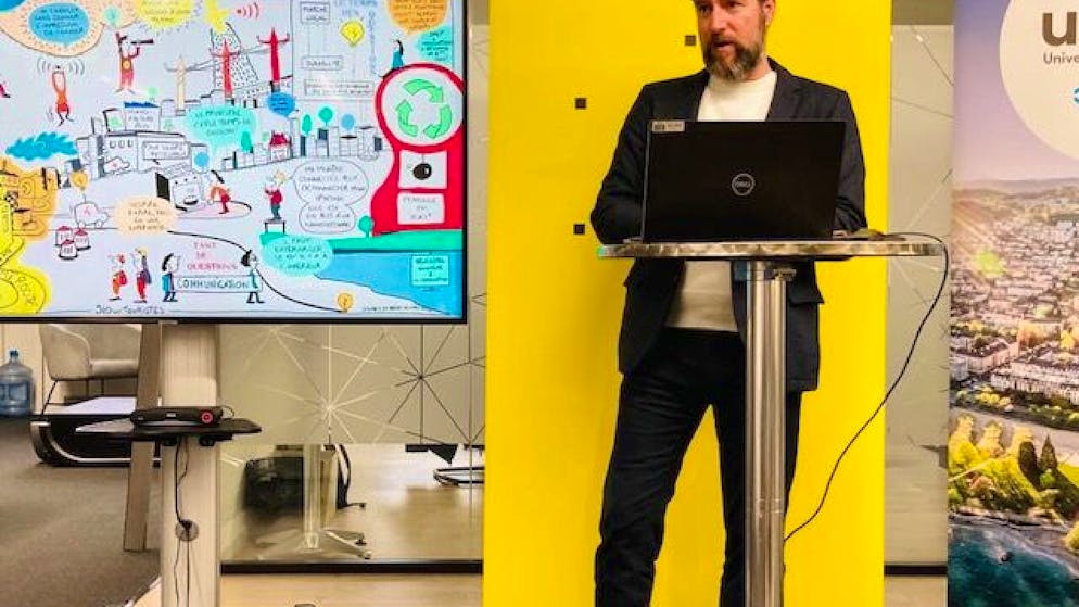 La Ville de Neuchâtel, ici avec le conseiller communal Didier Boillat, en charge du développement technologique, privilégie une stratégie "Smart City" à "taille humaine".