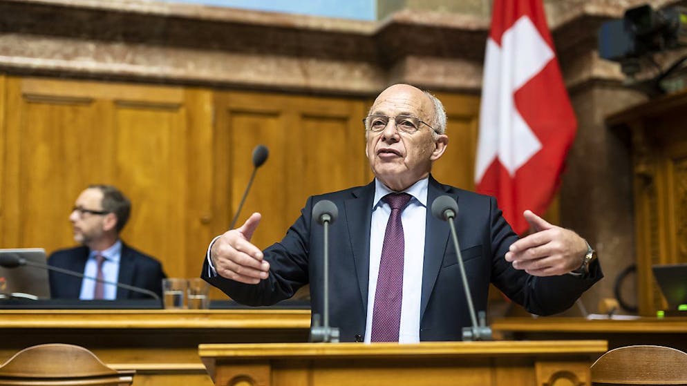 Finanzminister Ueli Maurer warb im Nationalrat vergeblich für die Lösung von Bundesrat und Ständerat. (Archivbild)