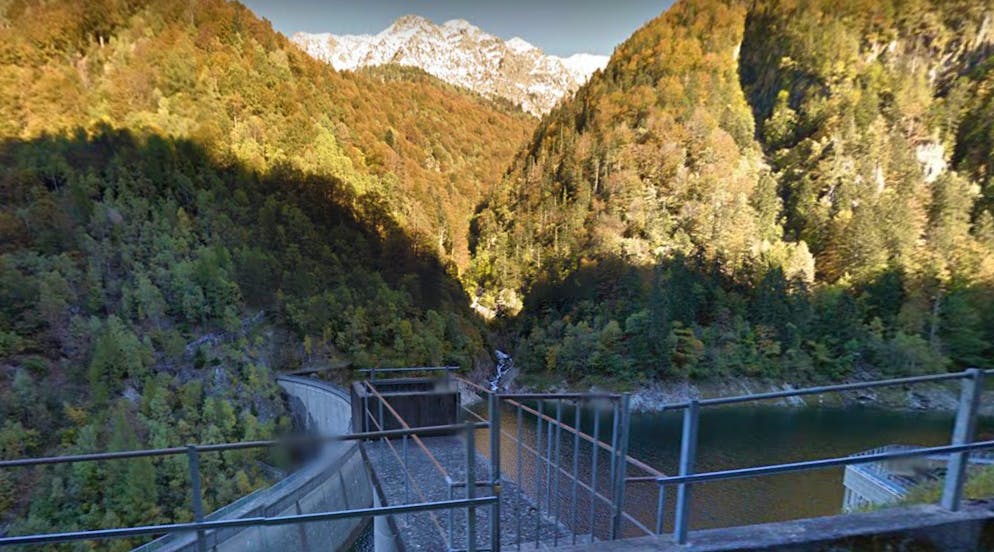 Beim Roggiasca-Stausee im bündnerischen Misox feierten die jungen Raver eine illegale Party. Weil sie Angst hatten, aufzufliegen, riefen sie nicht die Ambulanz, als es einer 19-Jährigen schlecht ging.
