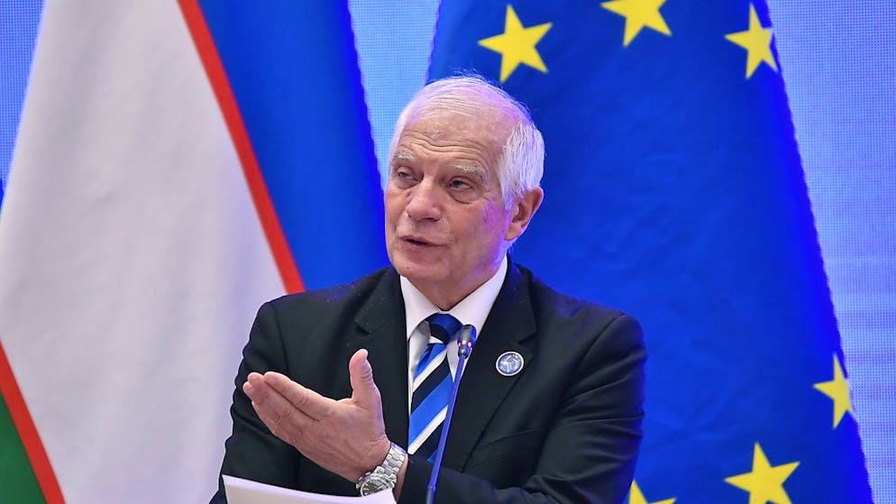"Nous avons saisi près de 20 milliards d'euros auprès d'oligarques et de personnes soutenant la Russie et nous contrôlons environ 300 milliards de ressources financières de la banque centrale russe", a dit Josep Borrell.
