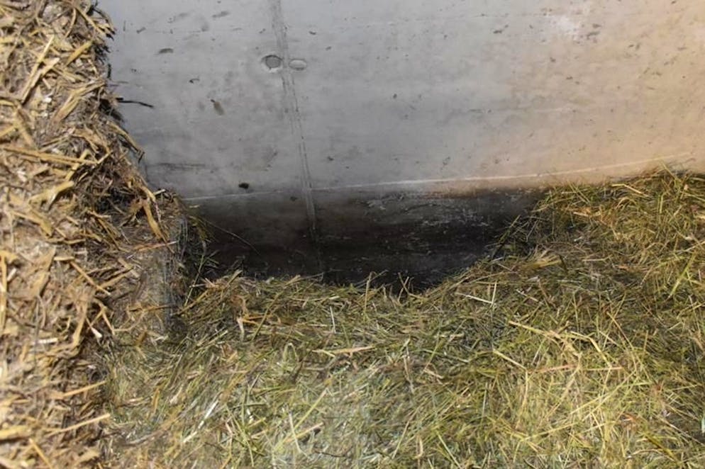 La fessura in cui è rimasto incastrato il 78enne