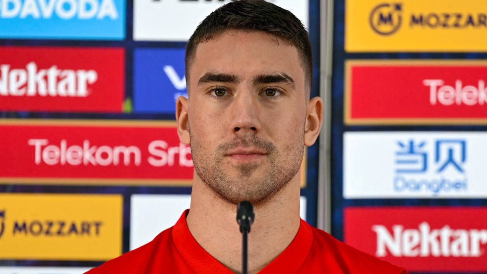 Dusan Vlahovic musste sich an der Pressekonferenz ungewöhnlichen Fragen stellen.
