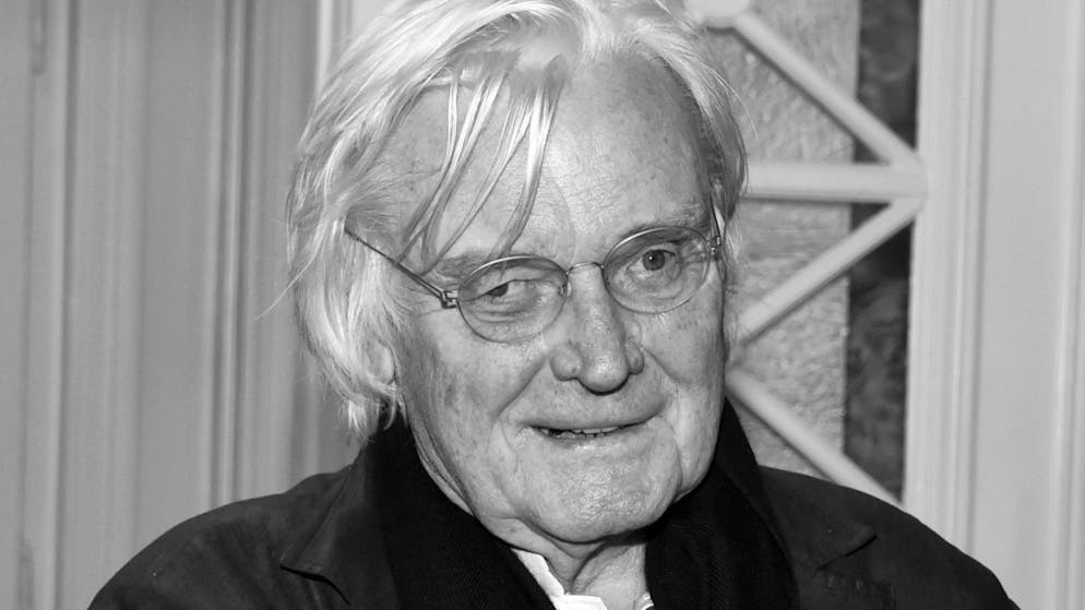 ARCHIV - Der Architekt Meinhard von Gerkan beim 21. Blankeneser Neujahrsempfang im Hotel Louis C. Jacob. Er starb am Mittwoch, 30.11.2022 mit 87 Jahren in Hamburg. Foto: dpa