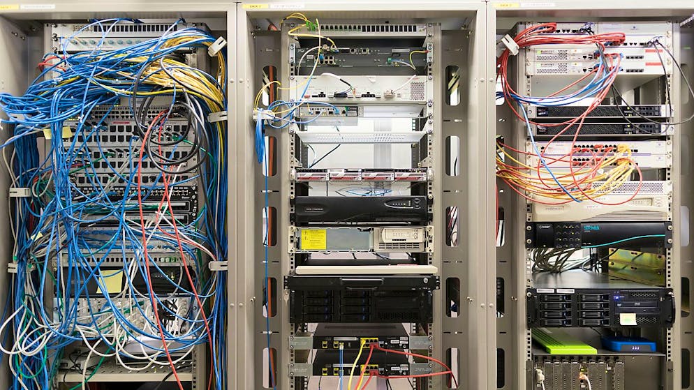 Vecchi hard disk del Dipartimento di giustizia in mano a criminali: a Zurigo si indaga su una fuga di dati che potrebbe scuotere il mondo della politica (immagine simbolica)