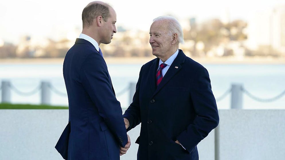 Le prince William, 40 ans, et le président américain Joe Biden, 80 ans, ont échangé quelques banalités et plaisanteries sur le froid polaire qui enveloppe Boston.