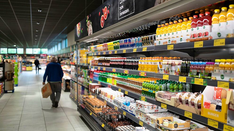 Welches Lebensmittel auswählen? Der Nutri-Score, der über die Zusammensetzung eines Produkts informiert, ist laut einem Bericht des Bundesrates zu wenig bekannt. (Archivbild)