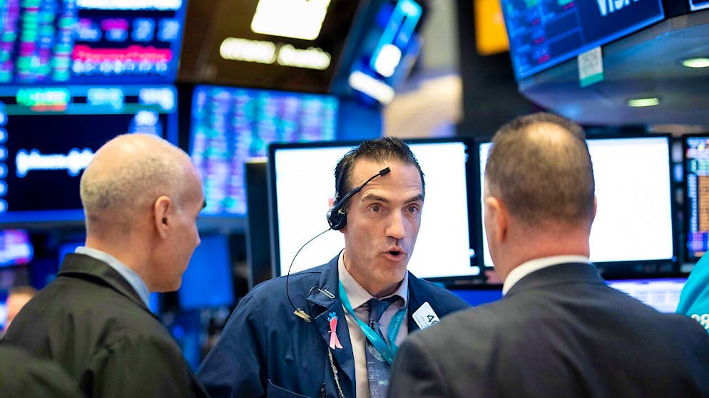 La Borsa di New York ha chiuso contrastata. L'indice Dow Jones ha perso lo 0,56%, il Nasdaq è invece salito dello 0,13% mentre lo S&P 500 ha ceduto lo 0,08%.