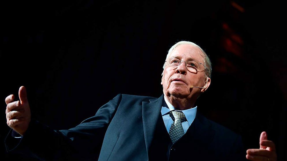 Christoph Blocher a accusé le Conseil fédéral de ne pas avoir renoncé au rattachement institutionnel à l'Union européenne (archives).
